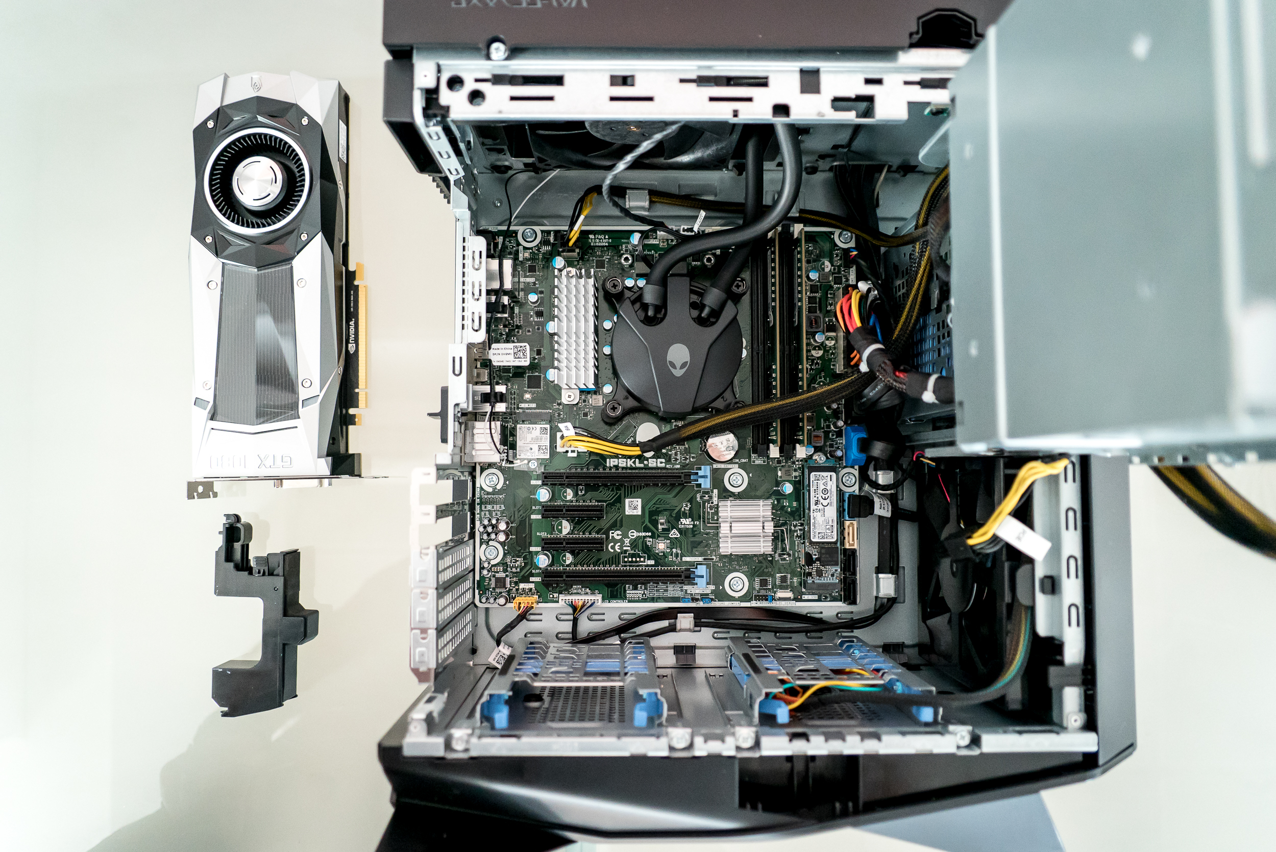 Review: Alienware Aurora proves not all prebuilt gaming PCs are awful ...