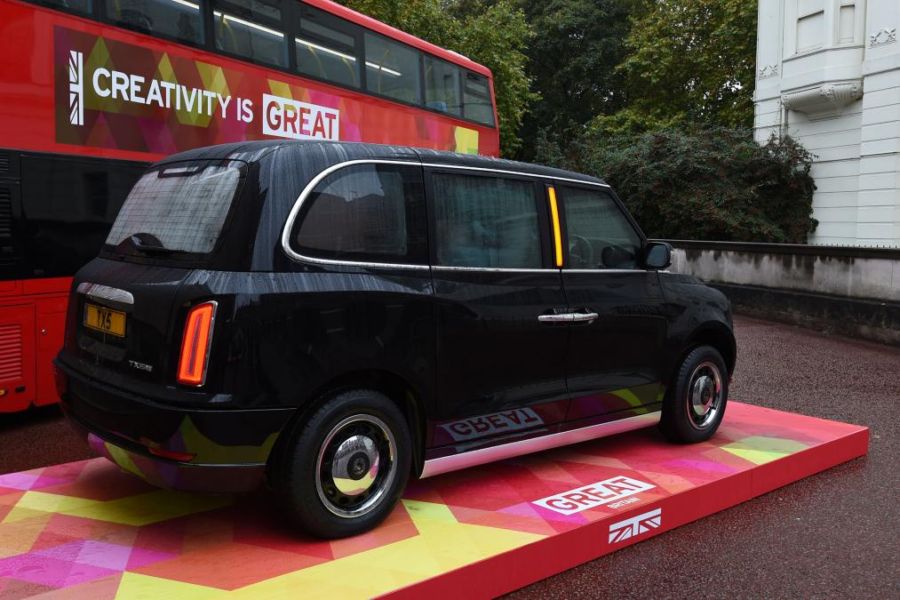 Electric TX5 black cabs start rolling off the production line - Ars ...